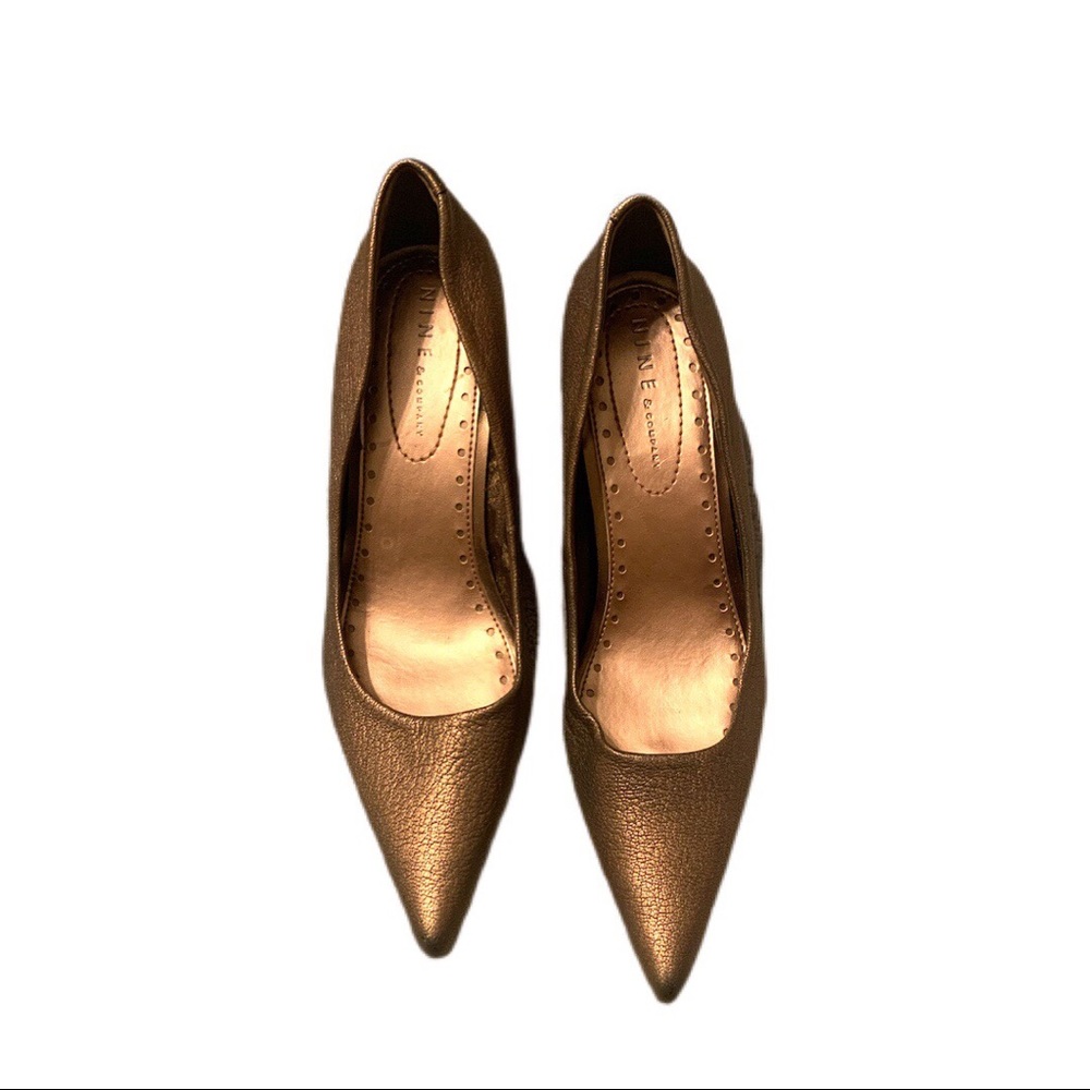 Bronze gently worn heels with pointed toe